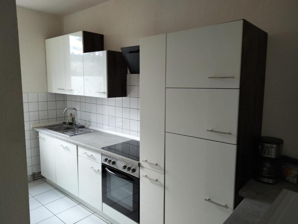 Modernes Apartment Mit 2 Schlafzimmern Und Privatparkplatz Nahe Innenstadt Ноймюнстер Экстерьер фото