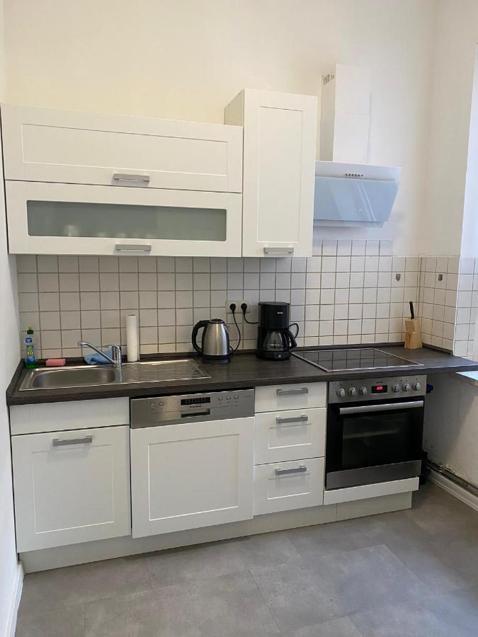 Modernes Apartment Mit 2 Schlafzimmern Und Privatparkplatz Nahe Innenstadt Ноймюнстер Экстерьер фото