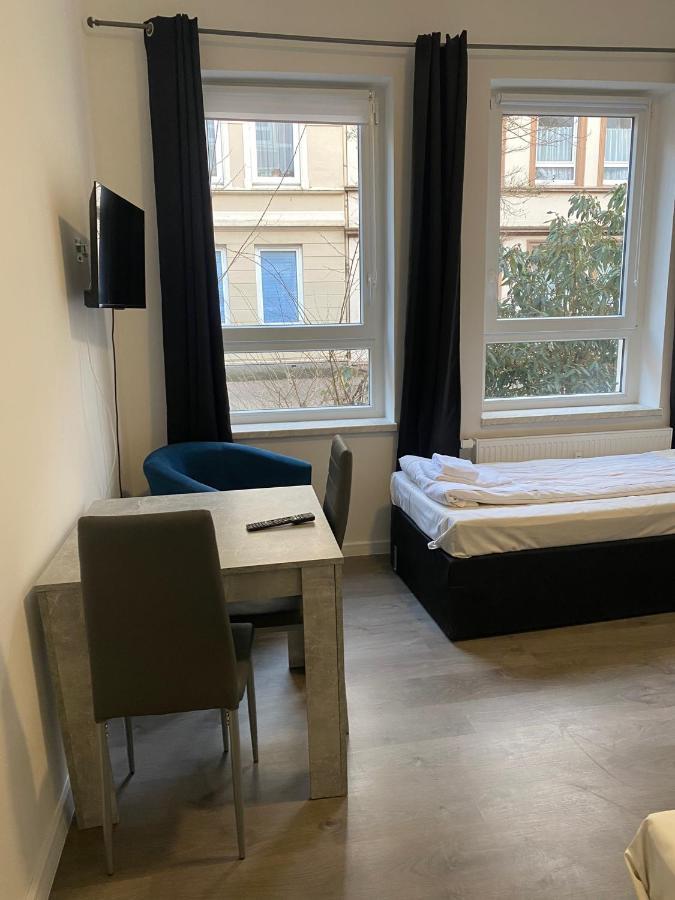 Modernes Apartment Mit 2 Schlafzimmern Und Privatparkplatz Nahe Innenstadt Ноймюнстер Экстерьер фото