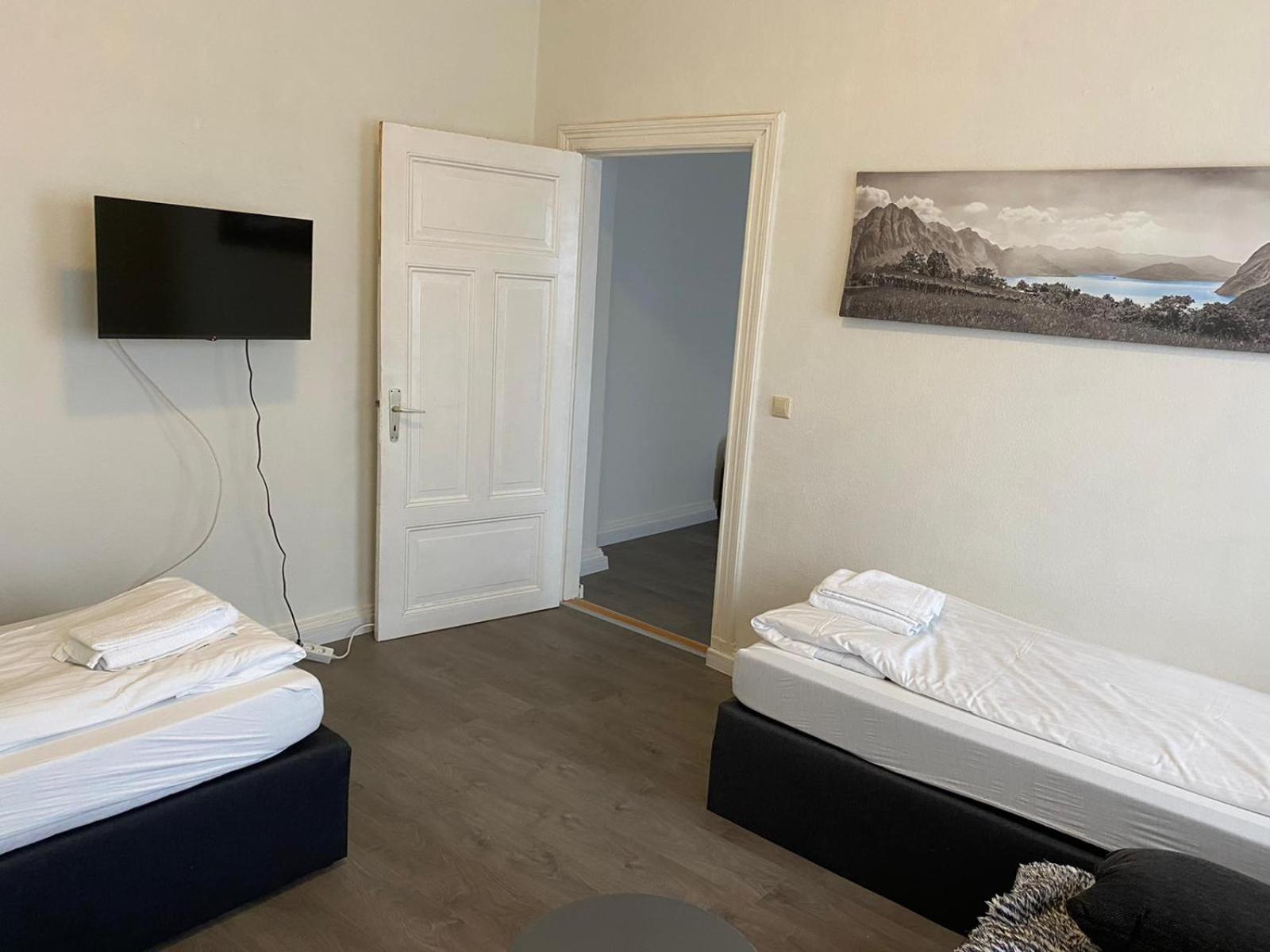 Modernes Apartment Mit 2 Schlafzimmern Und Privatparkplatz Nahe Innenstadt Ноймюнстер Экстерьер фото
