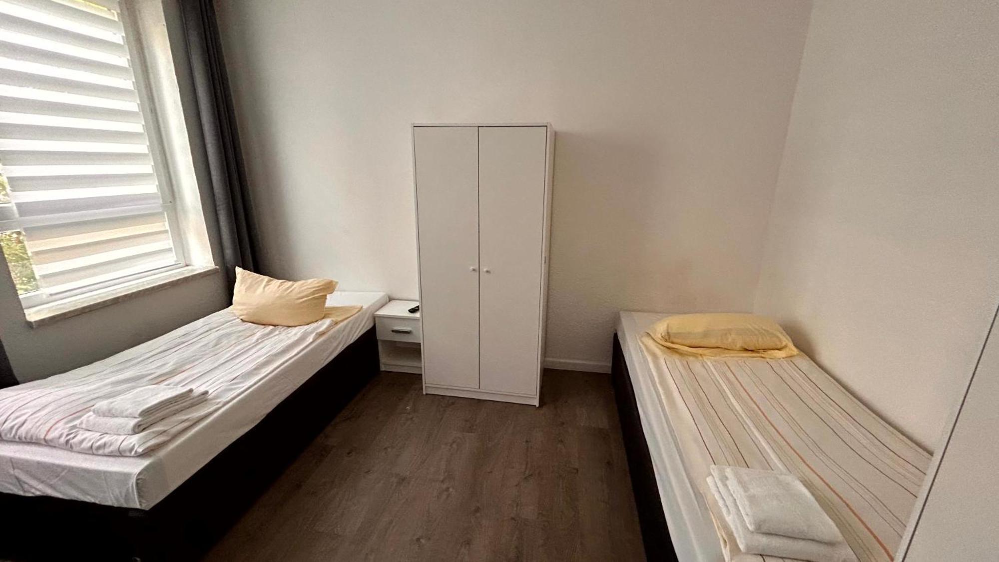 Modernes Apartment Mit 2 Schlafzimmern Und Privatparkplatz Nahe Innenstadt Ноймюнстер Экстерьер фото