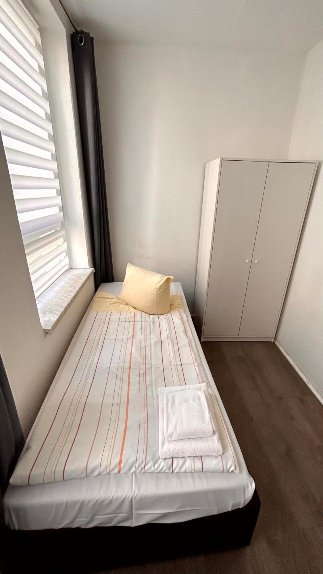 Modernes Apartment Mit 2 Schlafzimmern Und Privatparkplatz Nahe Innenstadt Ноймюнстер Экстерьер фото