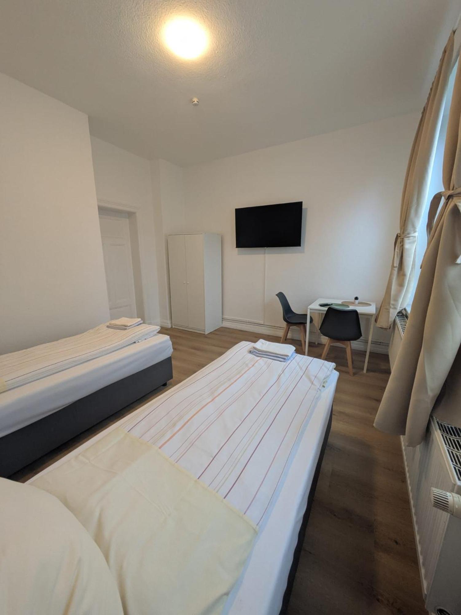 Modernes Apartment Mit 2 Schlafzimmern Und Privatparkplatz Nahe Innenstadt Ноймюнстер Экстерьер фото