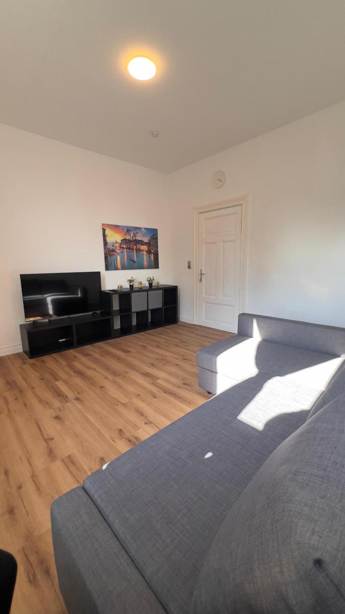 Modernes Apartment Mit 2 Schlafzimmern Und Privatparkplatz Nahe Innenstadt Ноймюнстер Экстерьер фото