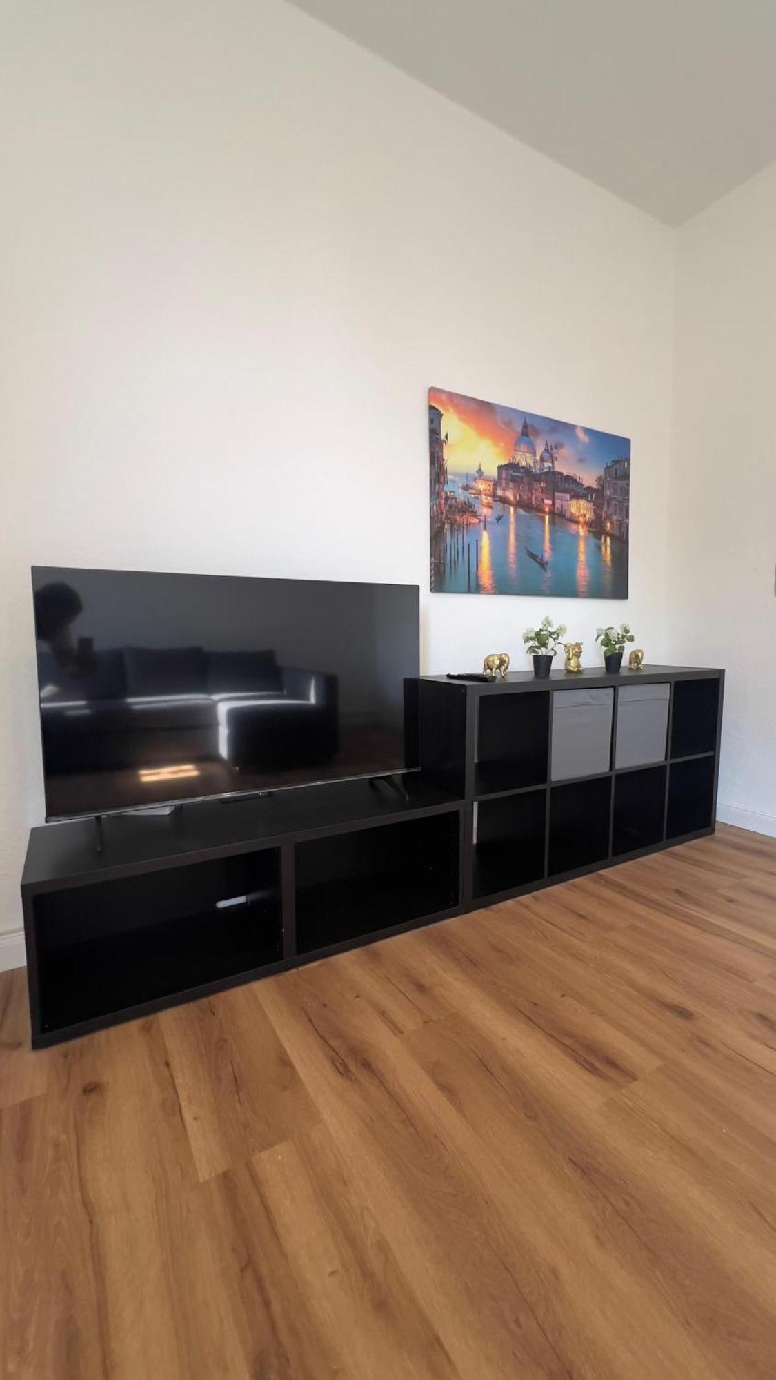 Modernes Apartment Mit 2 Schlafzimmern Und Privatparkplatz Nahe Innenstadt Ноймюнстер Экстерьер фото