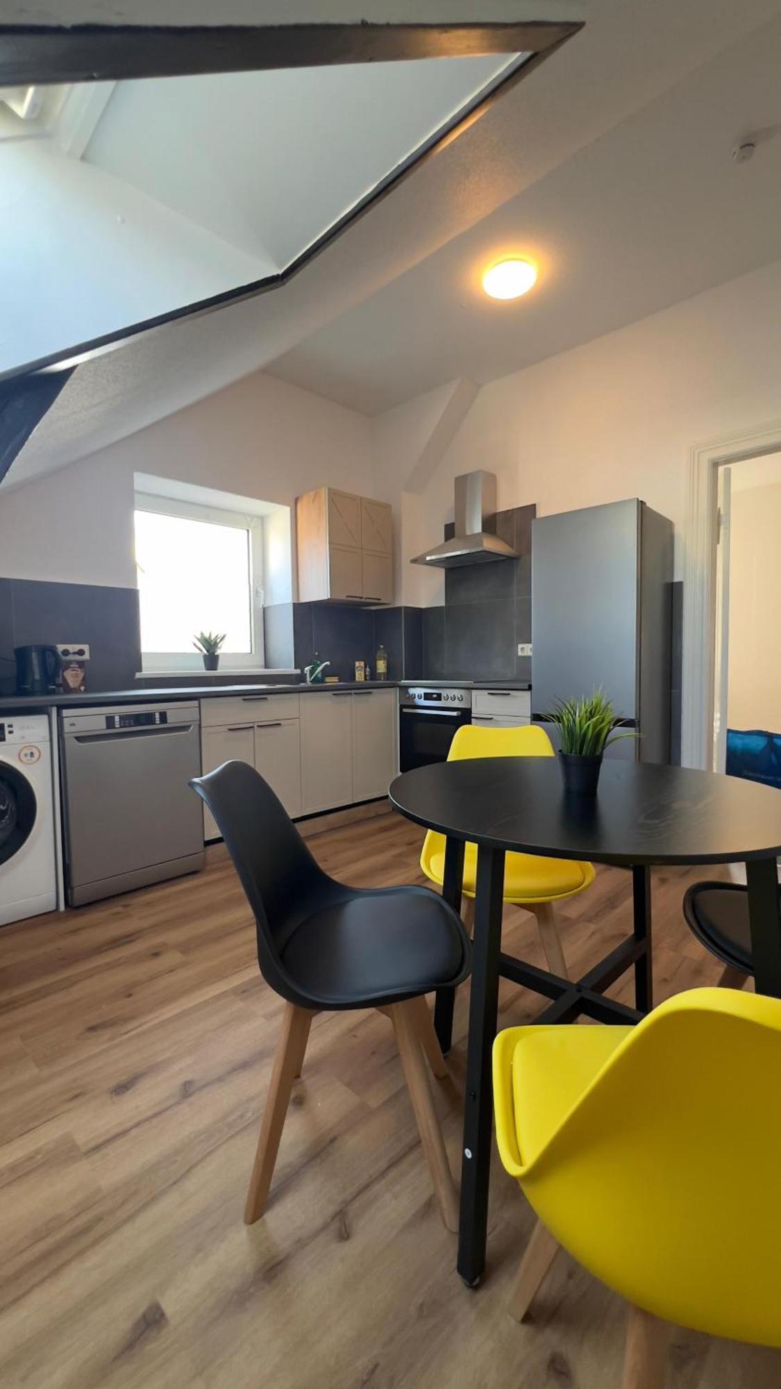 Modernes Apartment Mit 2 Schlafzimmern Und Privatparkplatz Nahe Innenstadt Ноймюнстер Экстерьер фото