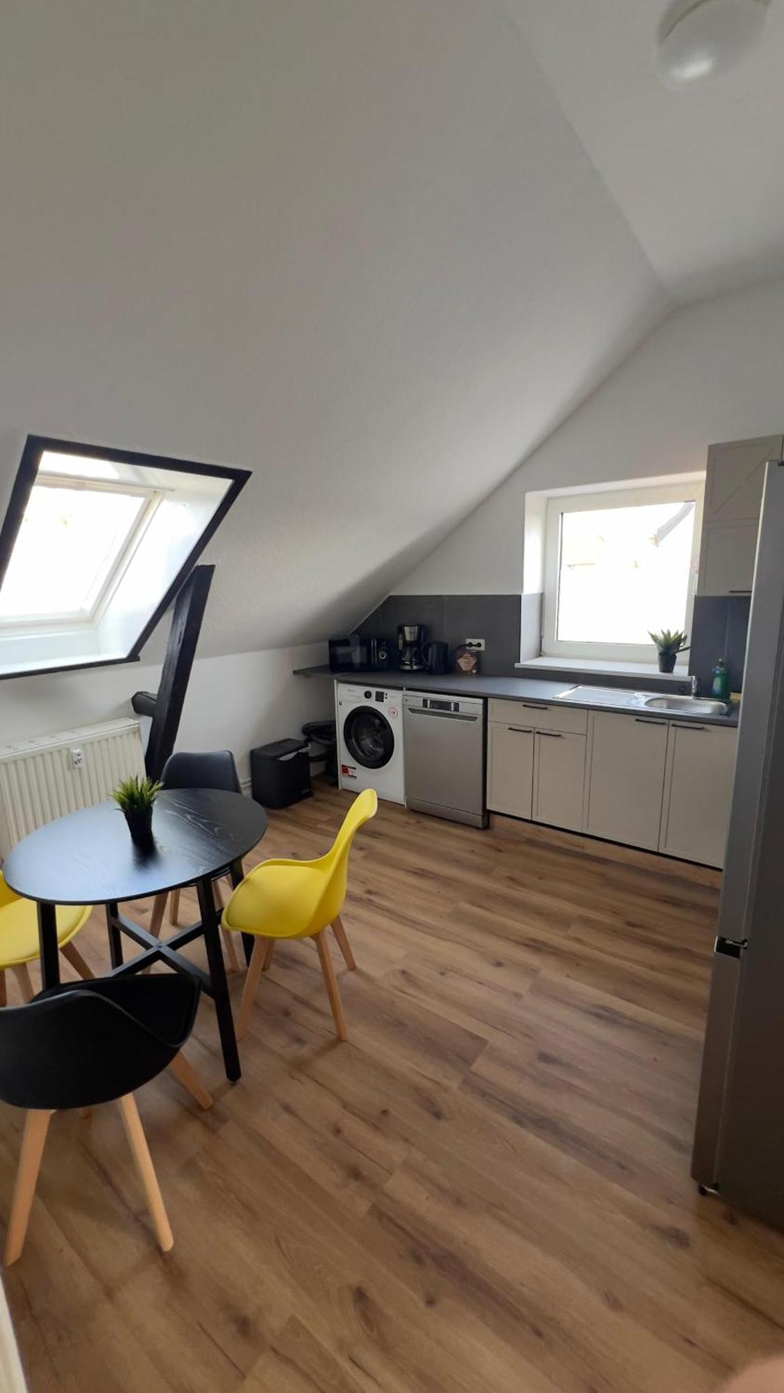 Modernes Apartment Mit 2 Schlafzimmern Und Privatparkplatz Nahe Innenstadt Ноймюнстер Экстерьер фото